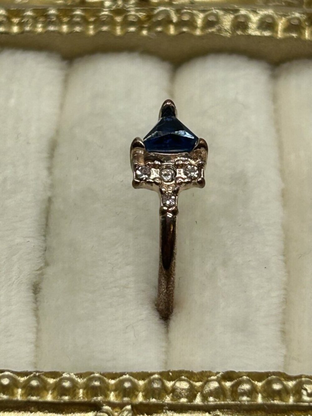 Vintage Blue Stone Rhinestone Ring Size 7.5 Costume Jewelry Glam Fun Retro Gift - Picture 2 of 13